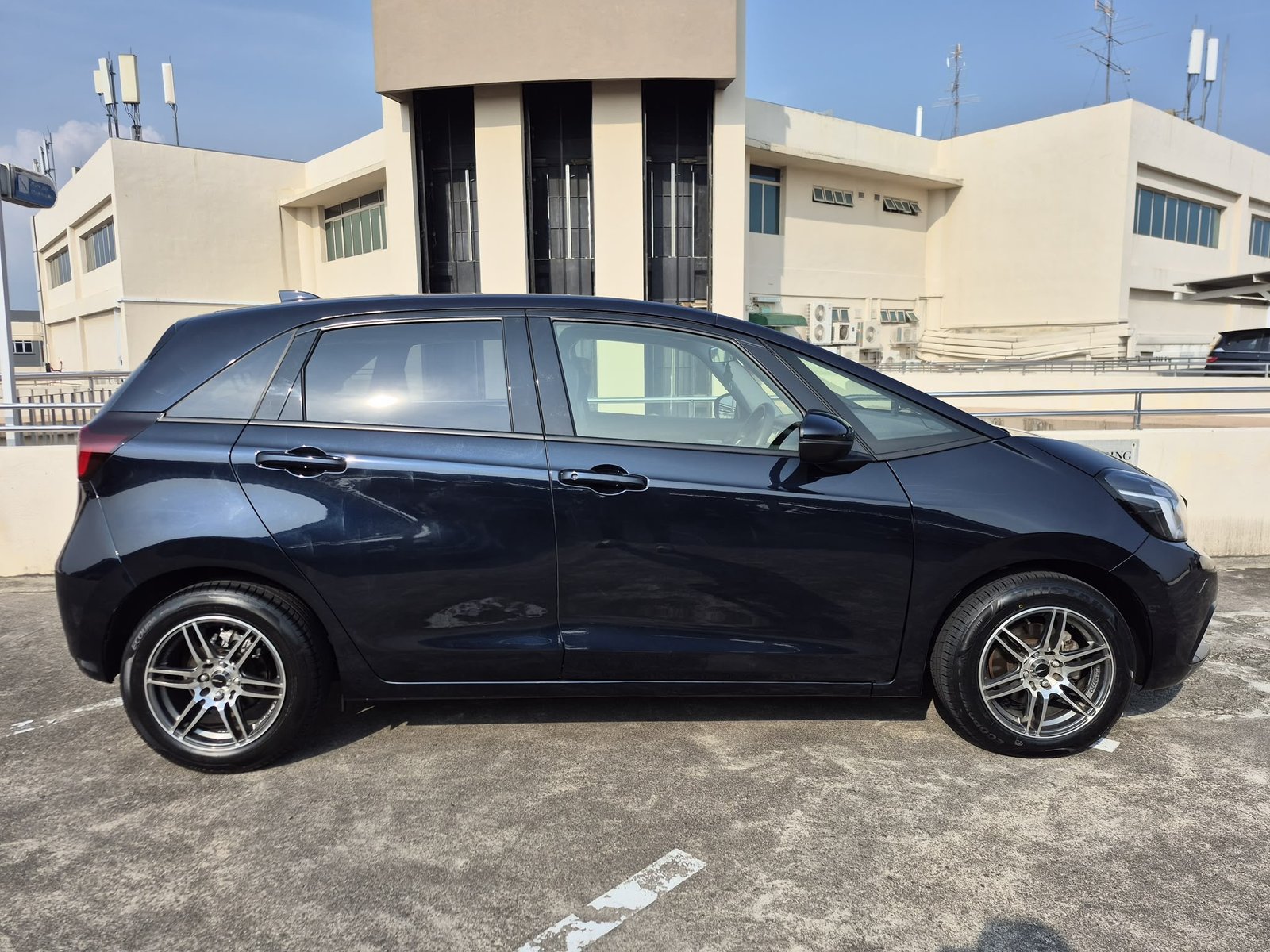 Honda Fit 1.3 Basic Sensing photo 4